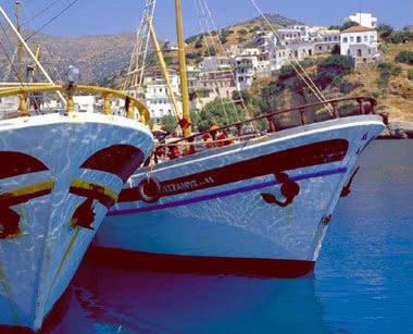 Klassenfahrt Athen: Boote in einem Griechischen Hafen