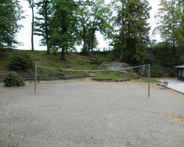 Schulfahrt Burg Hohnstein: Volleyballplatz