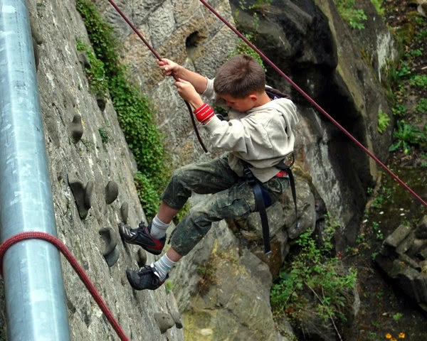 Schulreisen Burg Hohnstein- Kletterwand